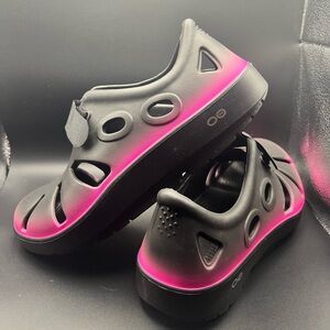 OOFOS Women Black and Pink Sandals Size 11 NEW